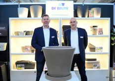 Ted Verbraeken and Walter Alderden from De Bruin Plantpot with the decorative pots line from Italy.